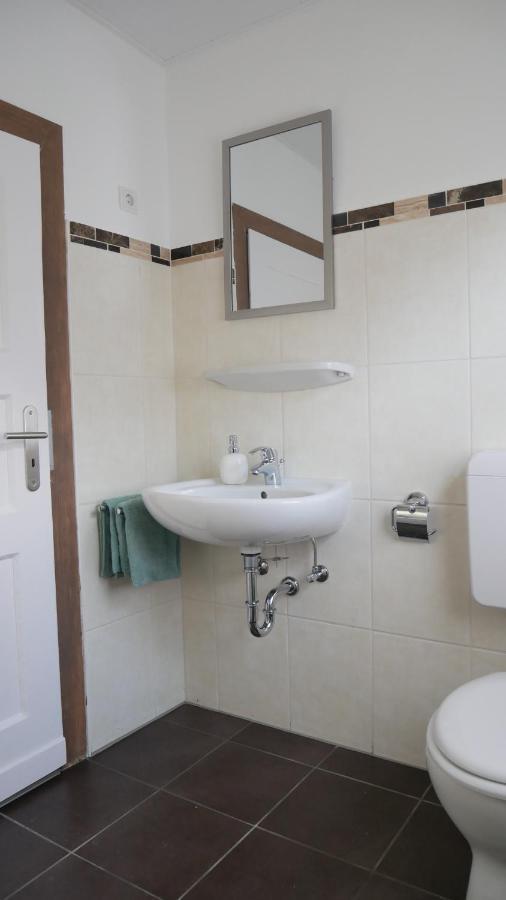 Modernisierte Ferienwohnung Im Schoenen Sauerland Meschede Esterno foto